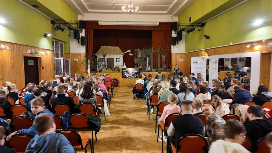 Widownia spektaklu „Teatr po Godzinach", dokumentacja projektu (zdjęcie 1)