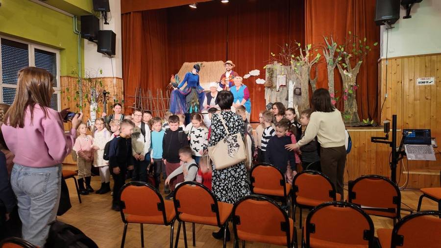 Widownia spektaklu „Teatr po Godzinach", dokumentacja projektu (zdjęcie 3)