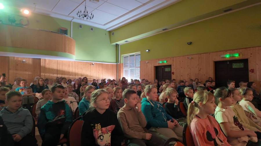 Widownia spektaklu „Teatr po Godzinach", dokumentacja projektu (zdjęcie 18)